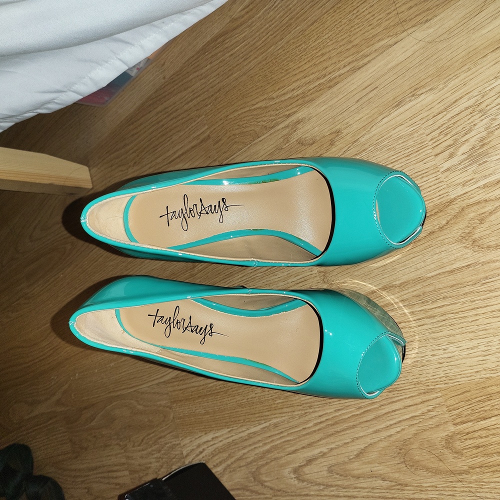 taylorsays seafoam green patent leather peep toe pumps size 6